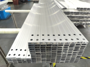 鋁型材表面打孔種類不同、連接方式和作用就不同