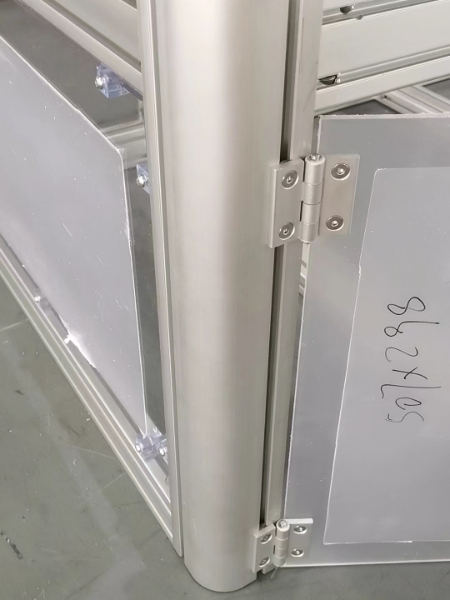 鋁型材防護罩安裝門板使用合頁注意事項.jpg